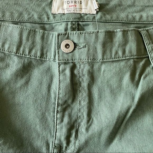 Torrid • Vintage Stretch Agave Green Mid Rise Denim Shorts - Picture 8 of 10